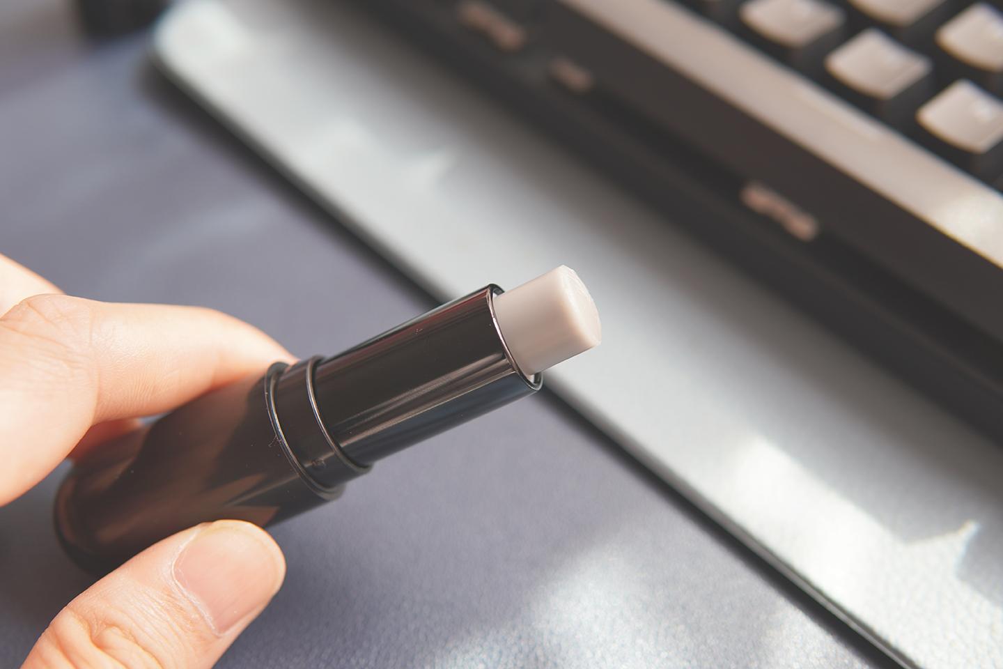 秋冬男生必备，清爽不油腻的润唇膏