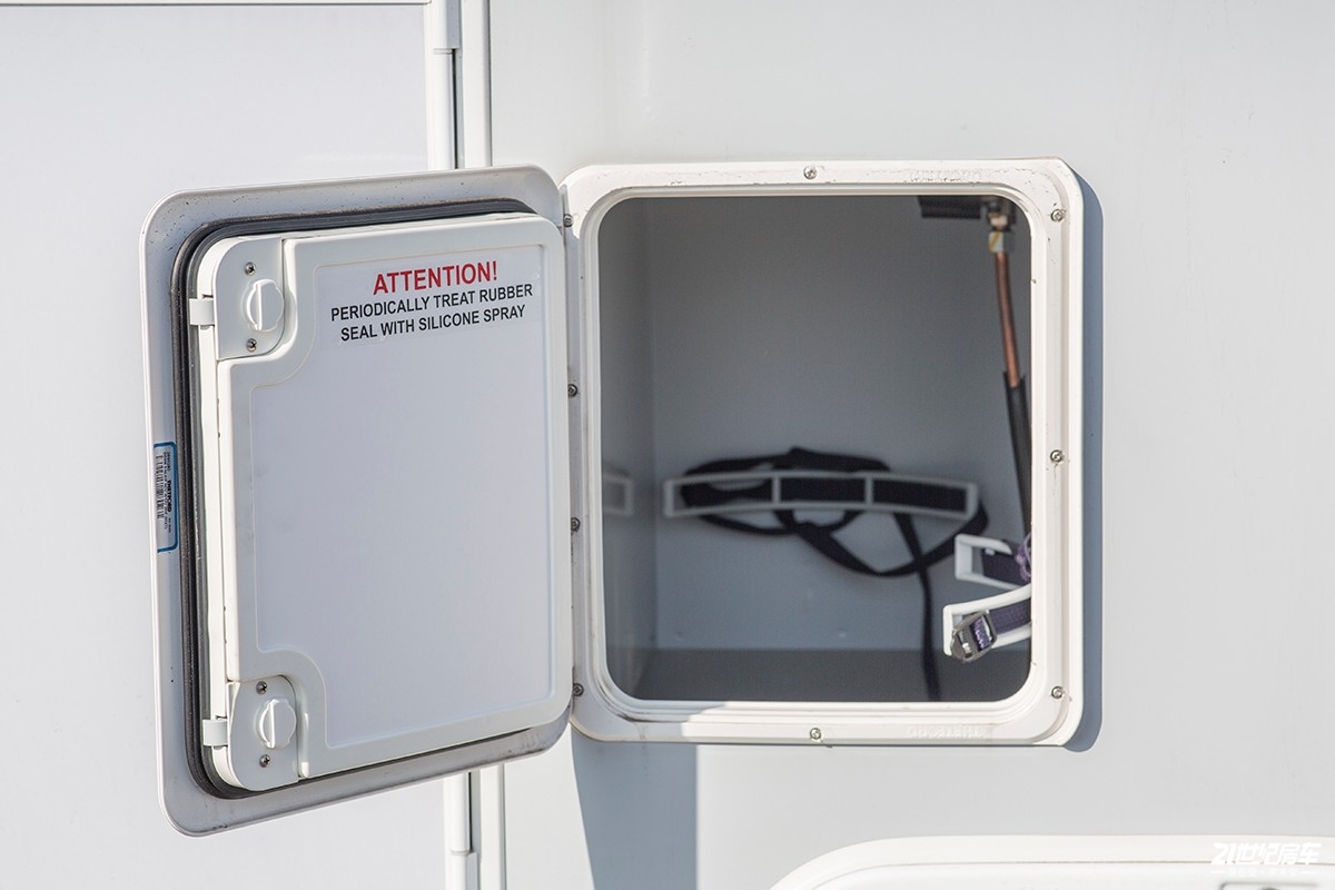 英国百丽d4,发现4拖挂式房车