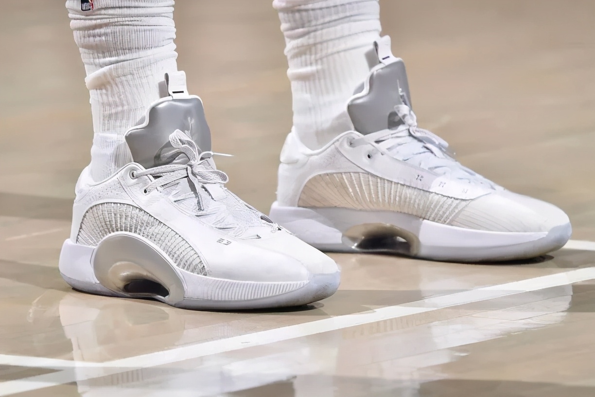NBA球员上脚：卡鲁索穿安踏球鞋，巴特勒的驭帅14很骚气