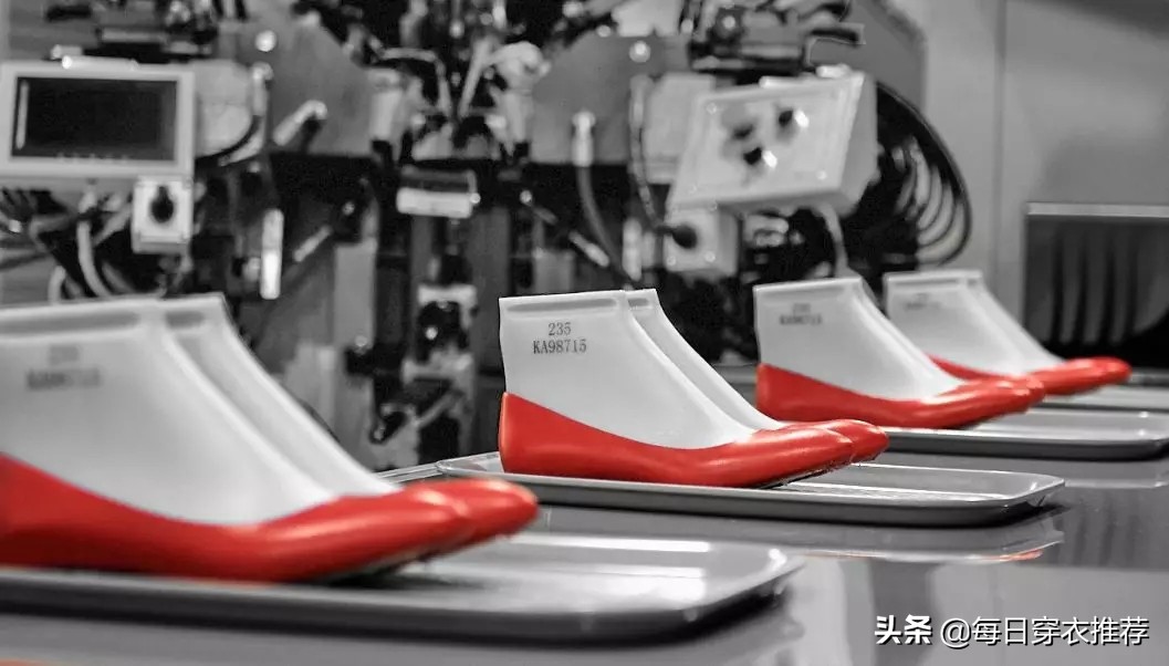 鞋子硬还卡脚?挑选时这几点很重要,穿着舒适时尚还高级