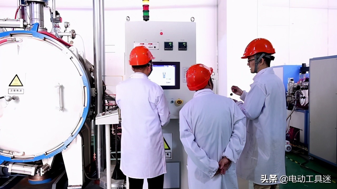 中国合金材料研发,中国突破高强度碳纤维复合材料