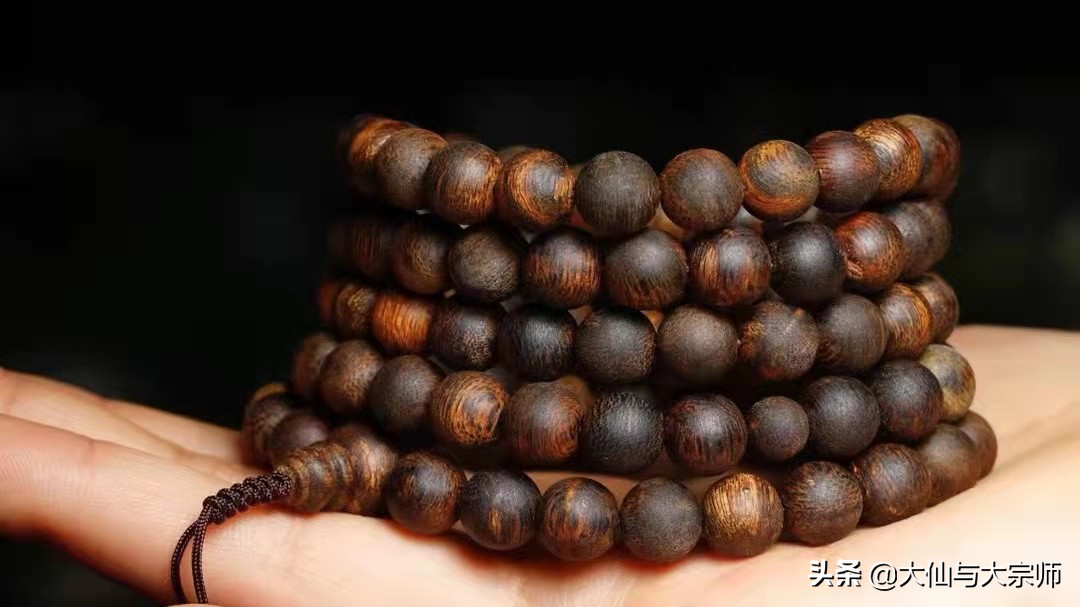 1串43克的绿奇楠手串目前价位多少,100元左右的奇楠手串是真的吗