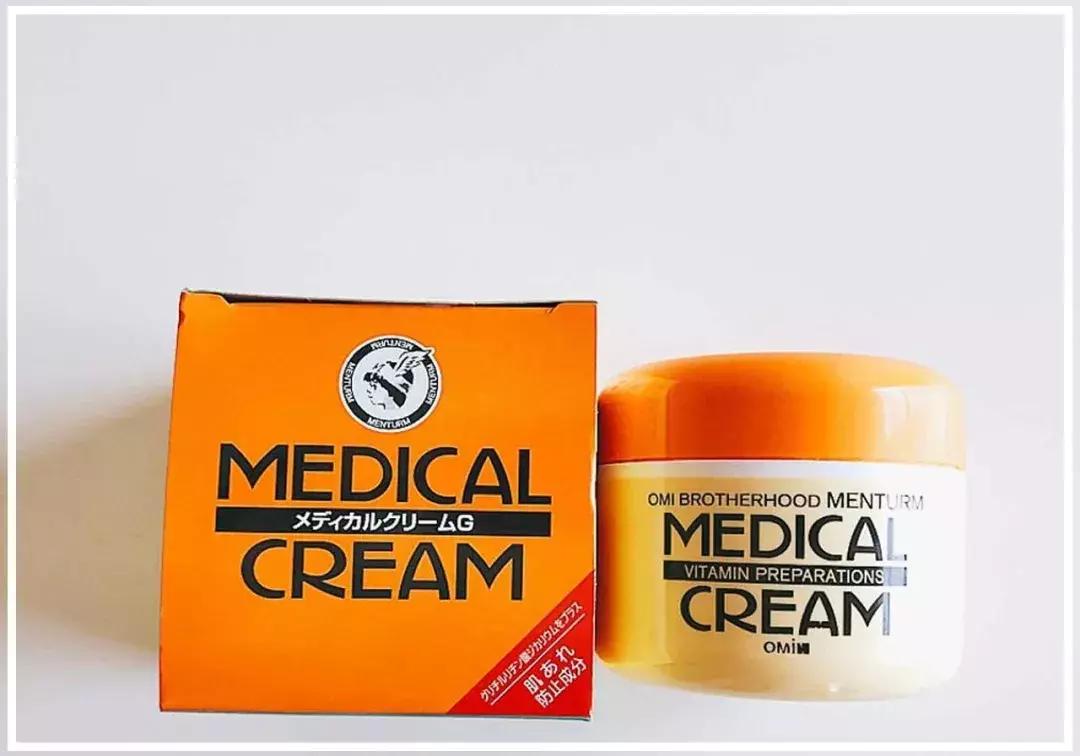 女大学生脚部异味难忍,在寝室羞于脱鞋!