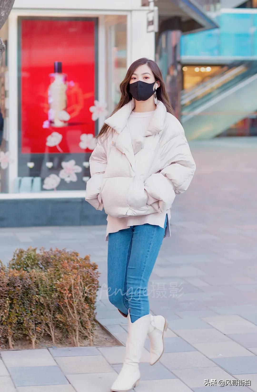 街拍三里屯空姐,国航空姐在三里屯走秀