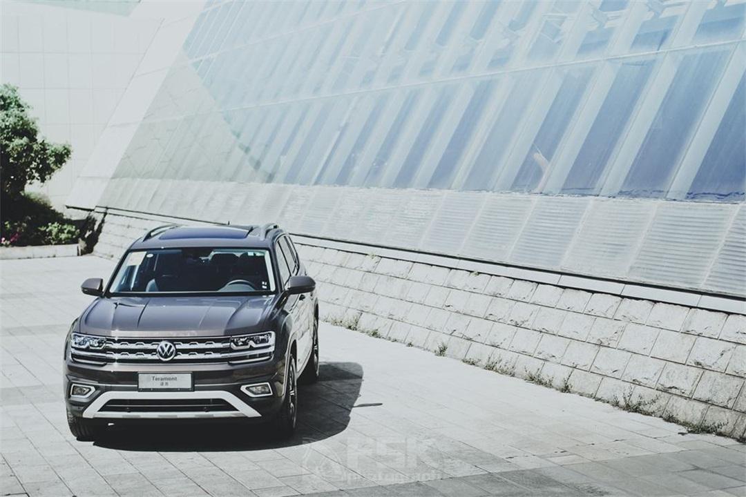 明明靠大降价获取高销量，为啥大众在国内很高级？