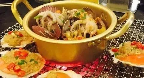 这些秘制的海鲜神店，把正宗烤蚬子、海蛎子刮回家