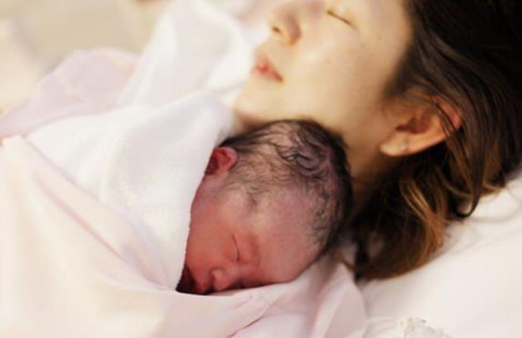 产检正常生孩子的时候大出血,生完孩子6个月了断断续续出血