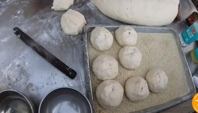 路边摊牛肉饼利润,牛肉饼10元3个