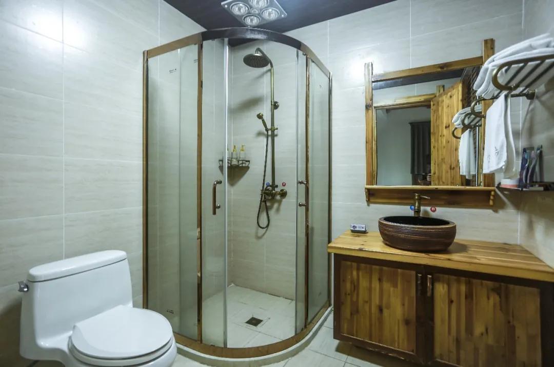 莫干山原木风绿野仙踪花园民宿,莫干山桃坡探险乐园绿野仙踪