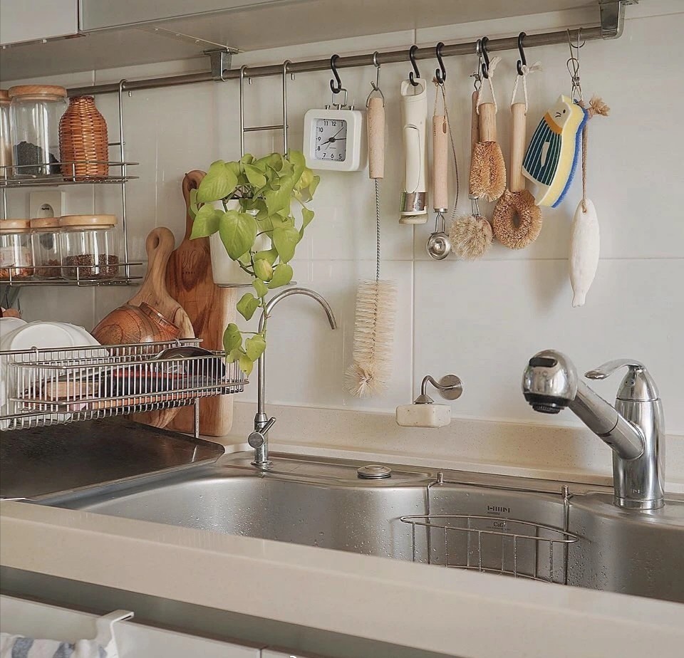 会做饭也会收拾,米白原木色,简简单单不凌乱,收住一家人的心