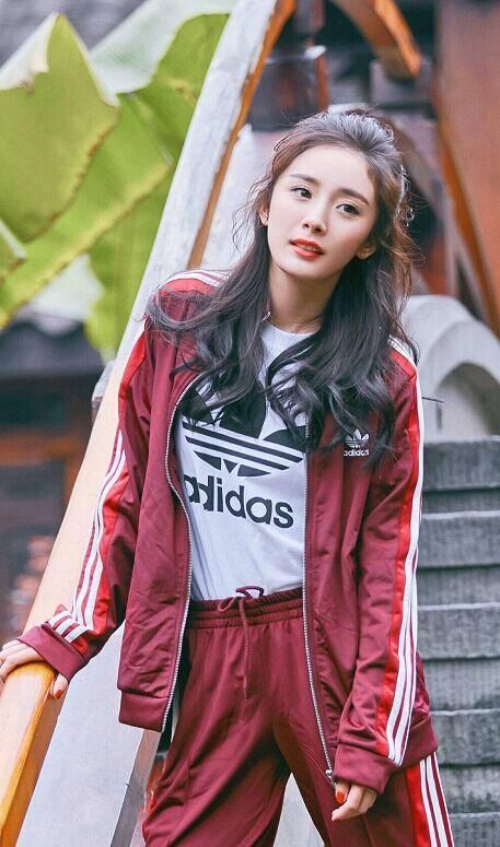 阿迪耐克运动风,阿迪杨幂红色运动套装