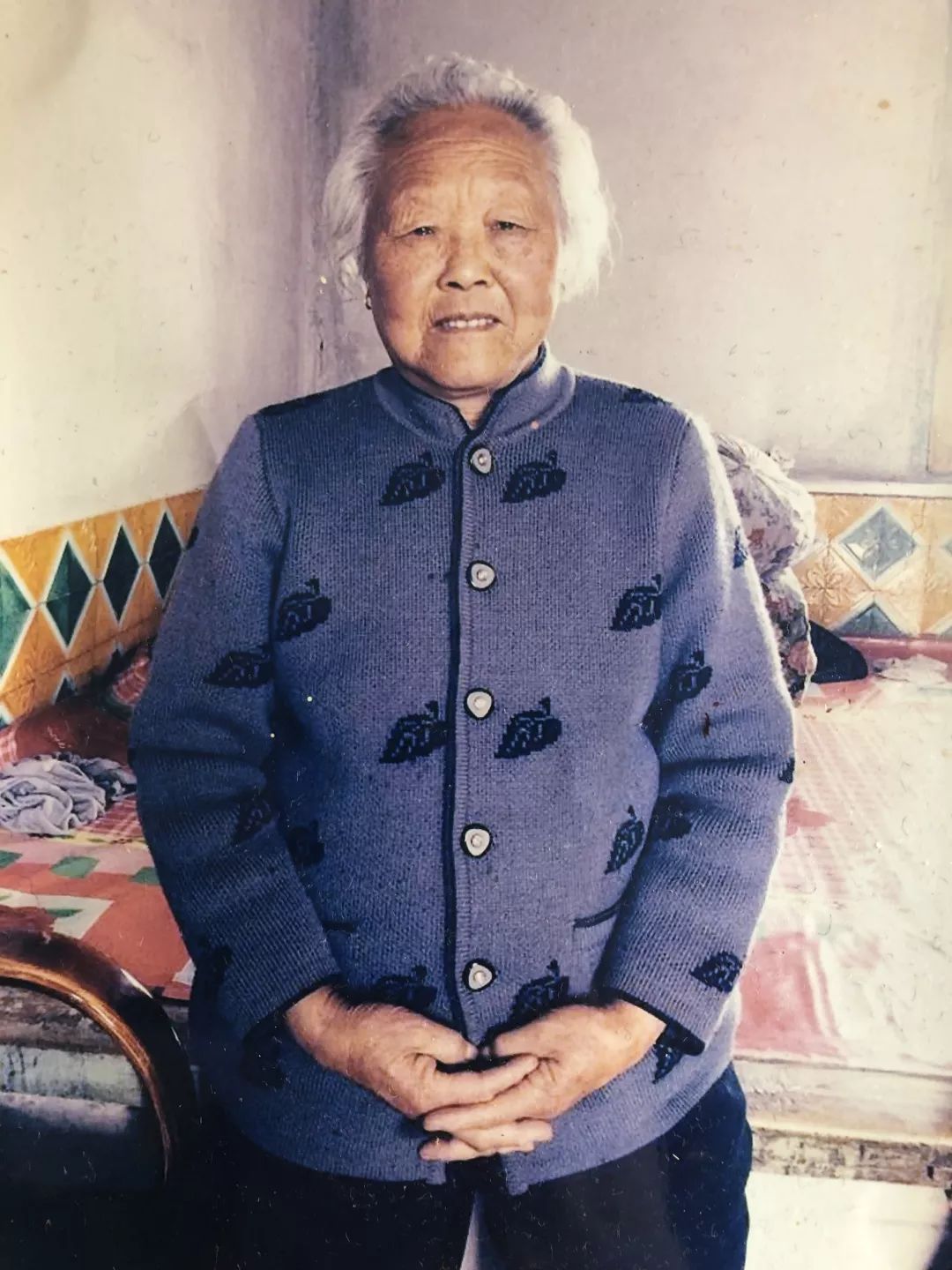 吵闹着老去，她的人生好像从来没有看见过光亮。