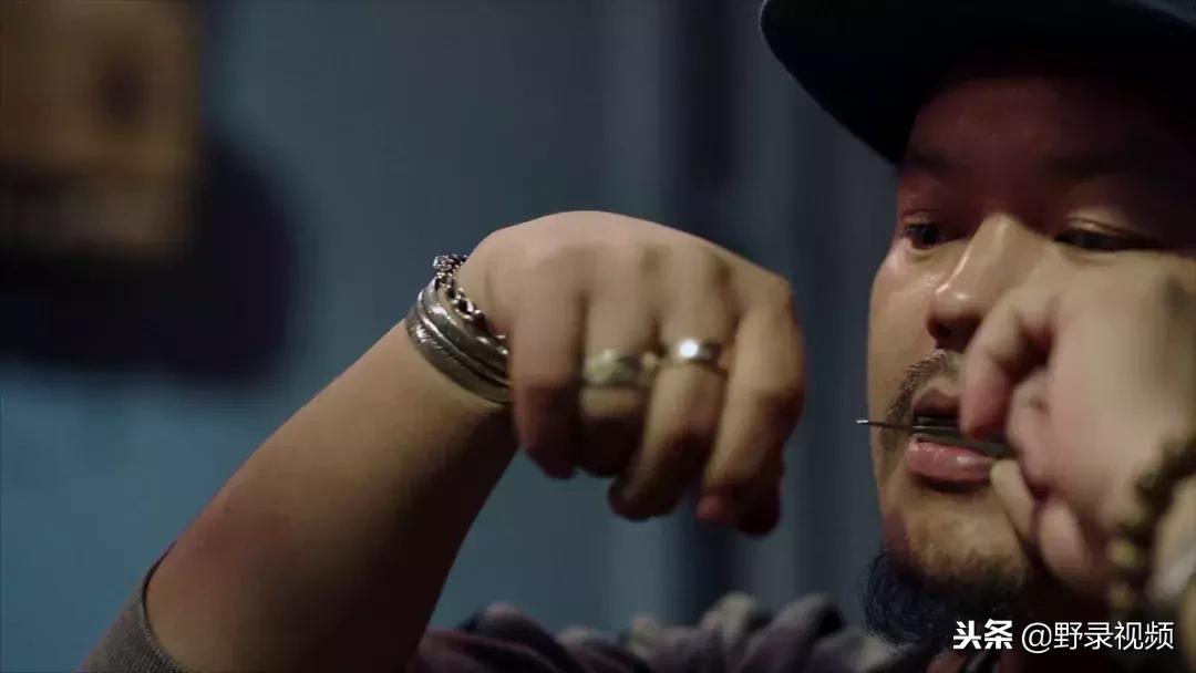 敖鲁古雅原始部落驯鹿喂草,敖鲁古雅驯鹿旅行