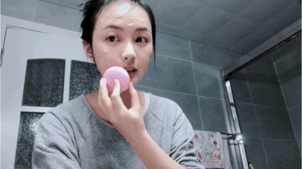 痘印泛红黑眼圈,改善斑点痘印暗黄的问题