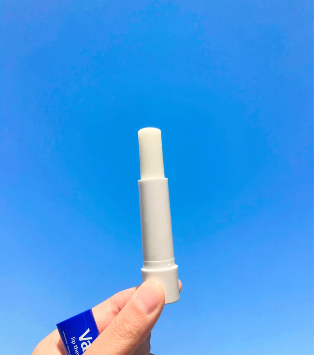 淡化唇纹唇色的唇膏推荐凡士林,dhc和凡士林唇膏哪款好用