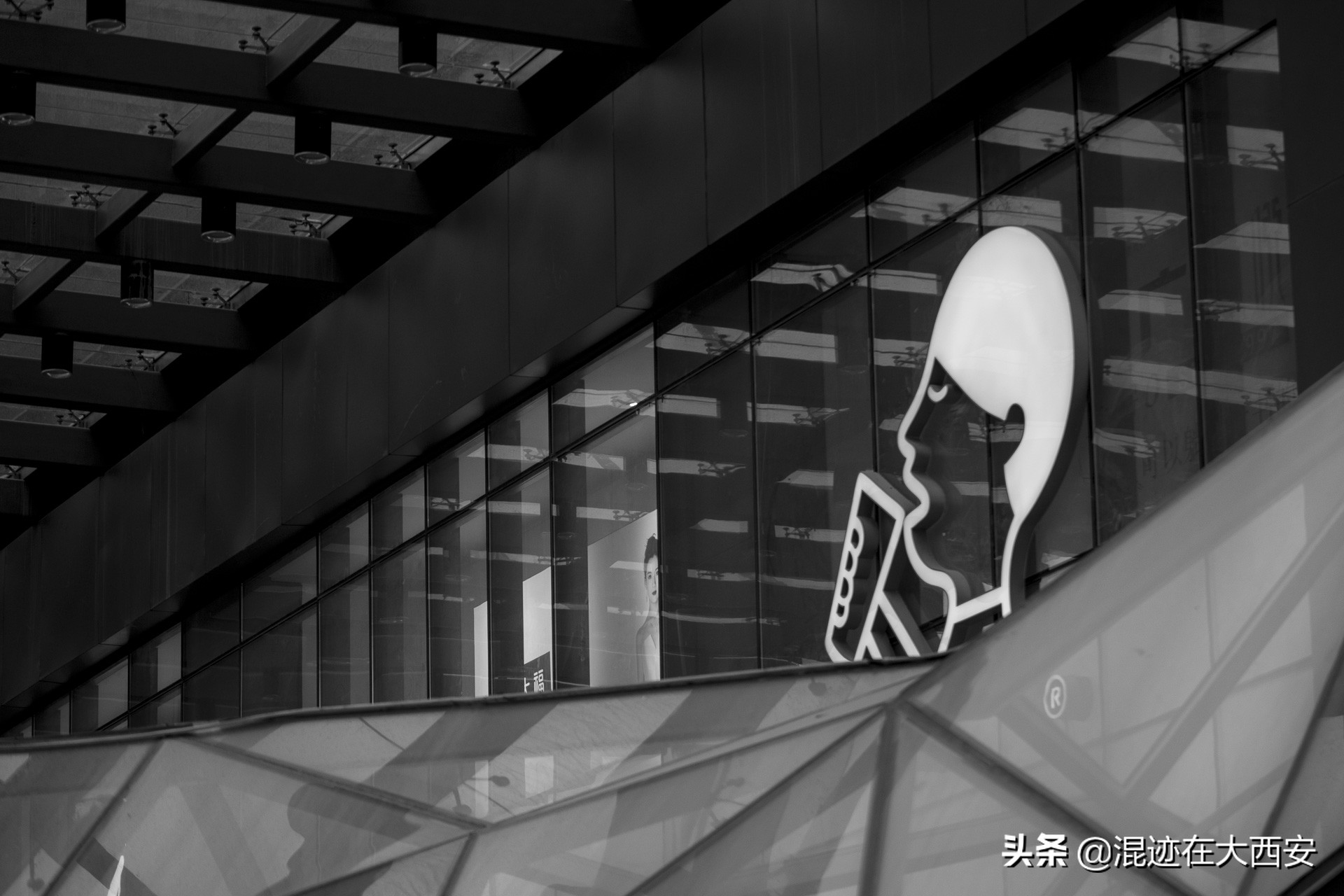 西安中贸广场夜景图,西安中贸广场攻略