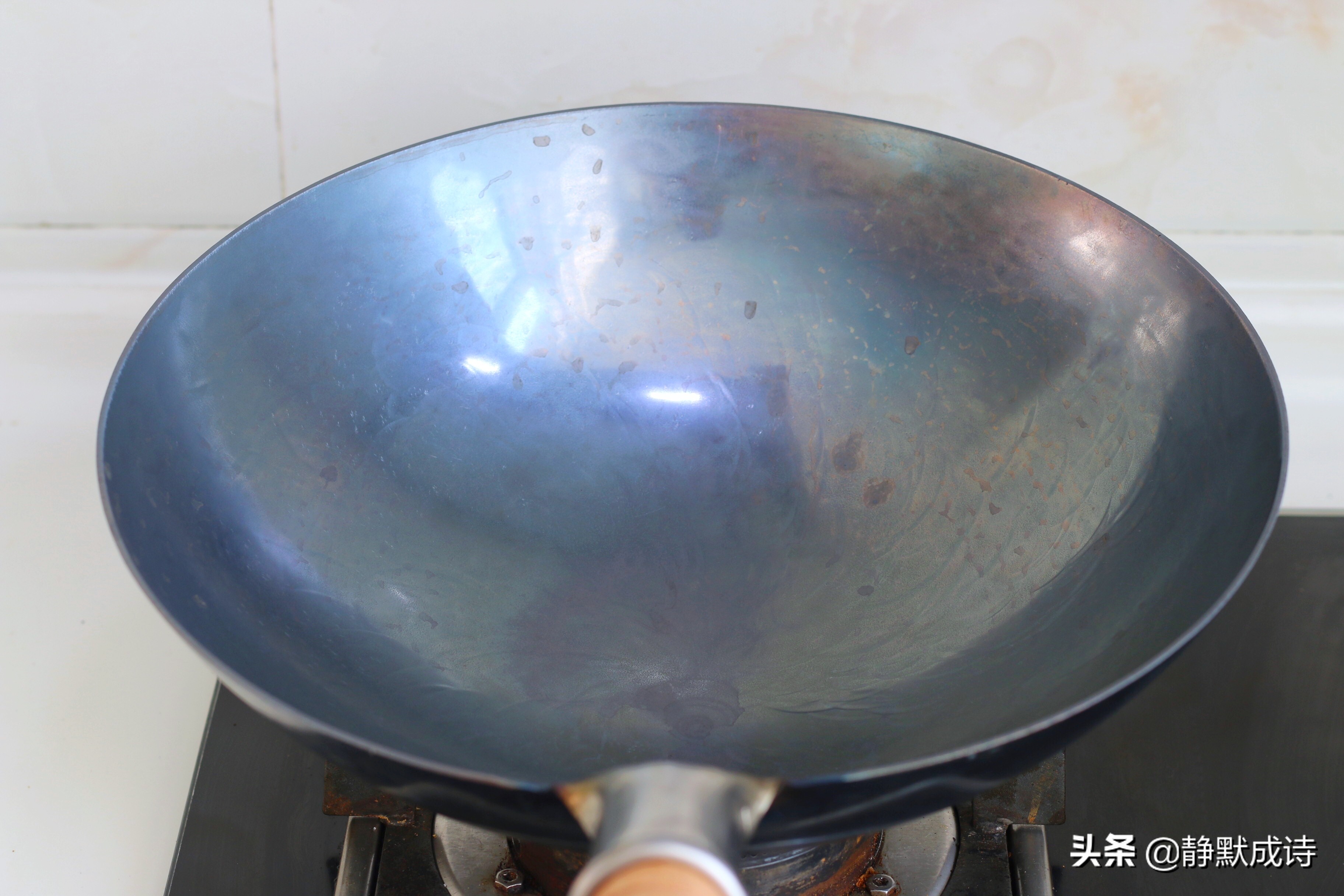 铁锅怎么开锅以后就不生锈了,铁锅怎么开锅才不会开裂