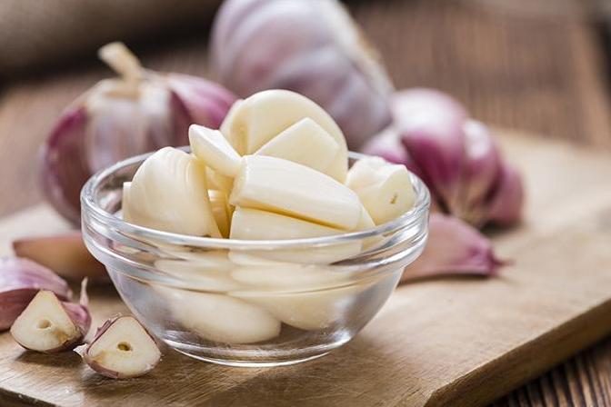 口臭时隐时现，刷牙漱口无作用，牙医教你几个小妙招轻松去口臭