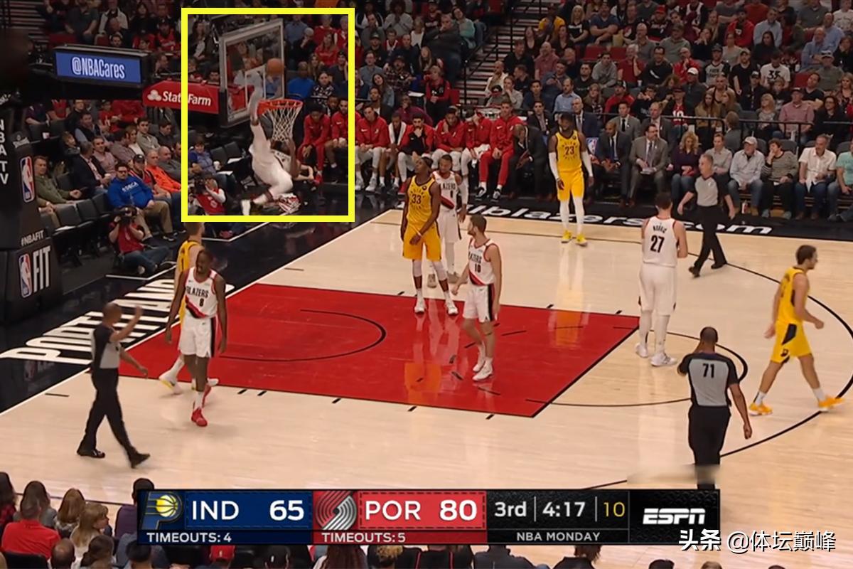 篮球场容不下你了？死球时间小萨试投，哈克莱斯倒挂金钩一脚踢飞