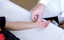 宝宝打嗝按哪个穴位止嗝,新生儿打嗝的推拿穴位