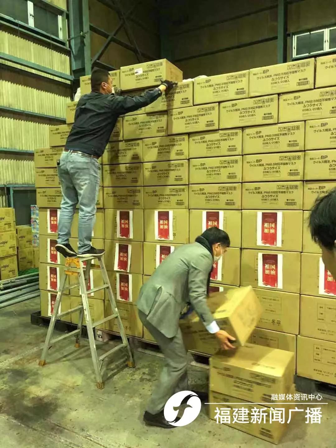 十万口罩从海外飞到黄冈,26万的口罩运往国外