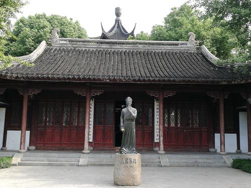 今天白居易生日，“桃李满天下”最早出处竟是他的一首拍马屁诗？