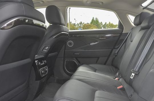 13万买来天籁公爵给你极致享受,3.0性能*萨特帕**在你头上暴扣