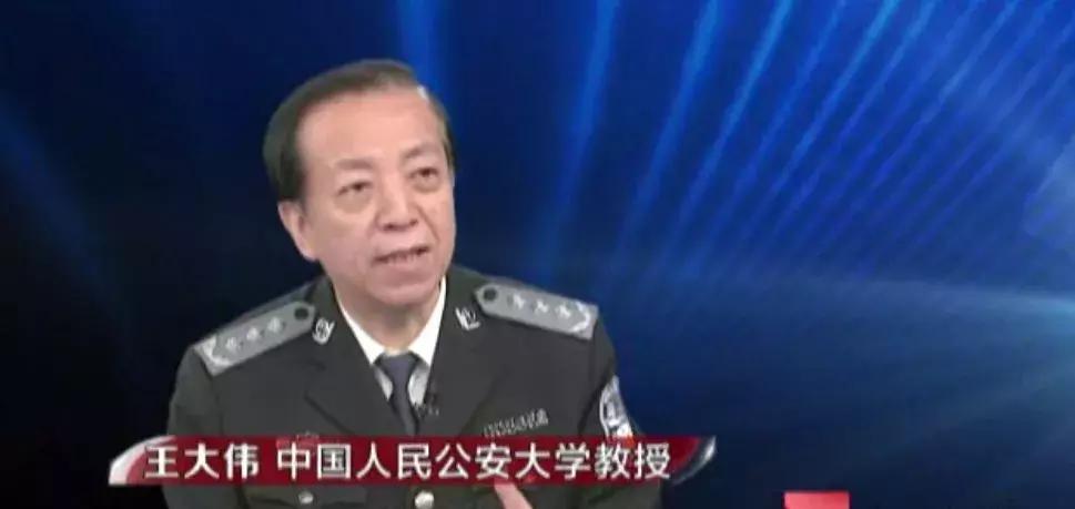 今日说法|30多人街头斗殴，牵出涉黑案件，主犯被判死刑，缓期两年执行