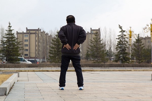 总是腰痛需不需要治疗,总是莫名腰疼