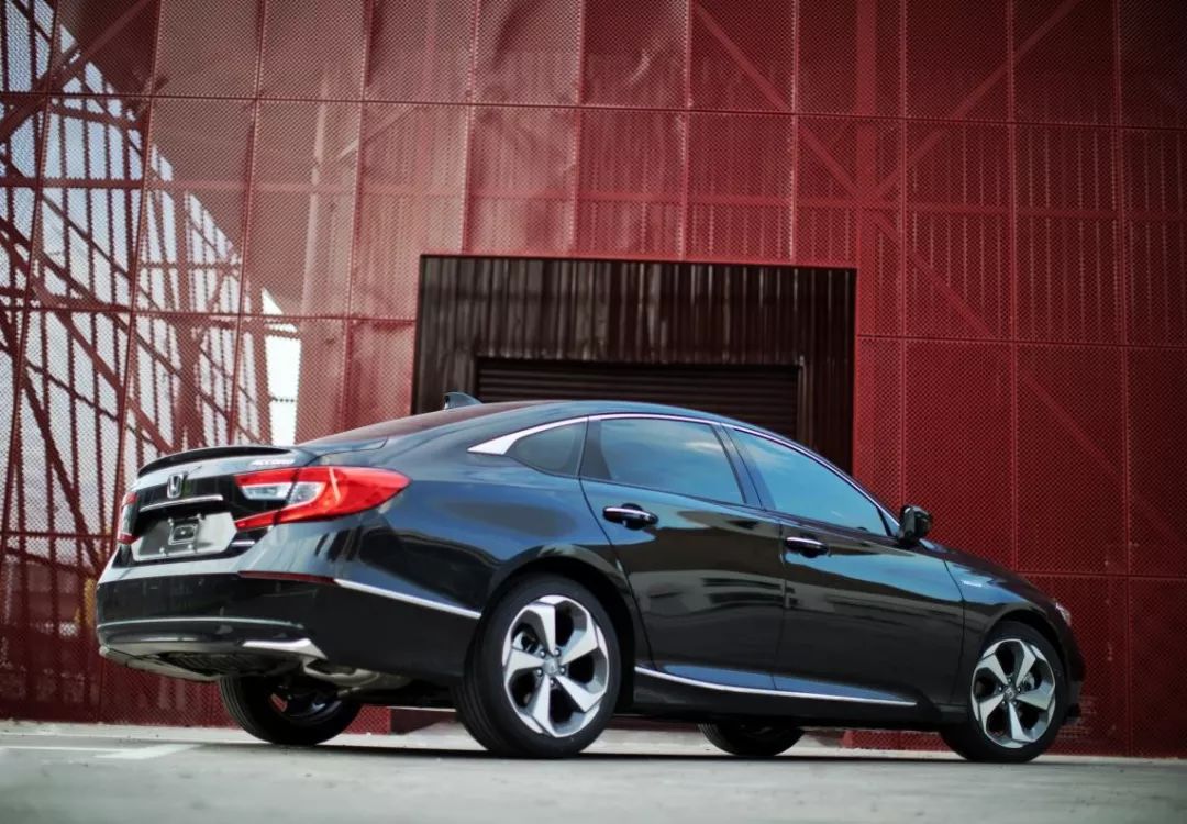 ​如何让一辆车更有高级感，雅阁说用混动