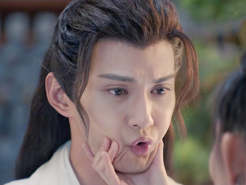 徐正溪拼接牛仔马甲,徐正溪穿搭图片