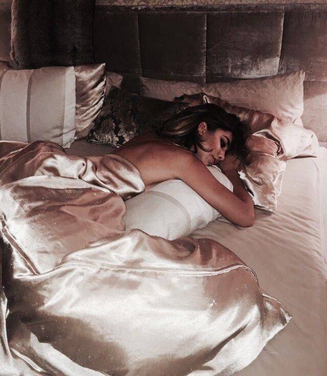 爱侧睡的烦恼,爱侧睡的女生有什么好处