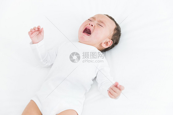 宝宝晚上不睡觉一直哭闹怎么处理,宝宝不睡觉一直哭闹有什么办法