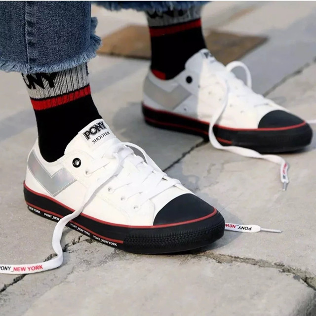 帆布鞋真的百搭吗,帆布鞋百搭又好看可是容易脏