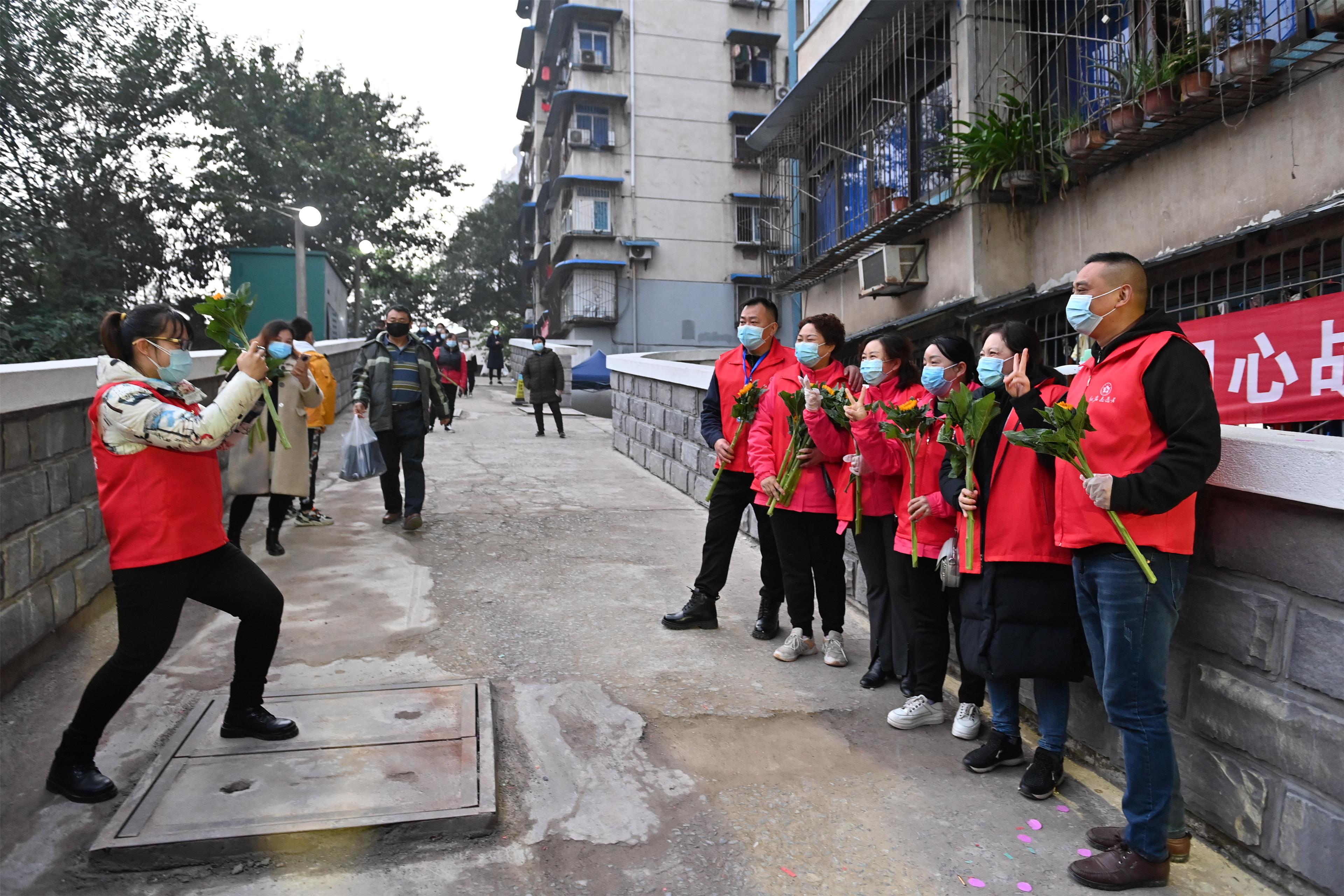 暖心瞬间防疫,解封后的那些暖心瞬间