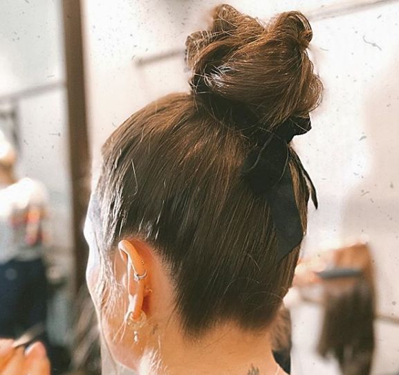 iu发型图片中短发,慵懒韩式低马尾丸子头iu