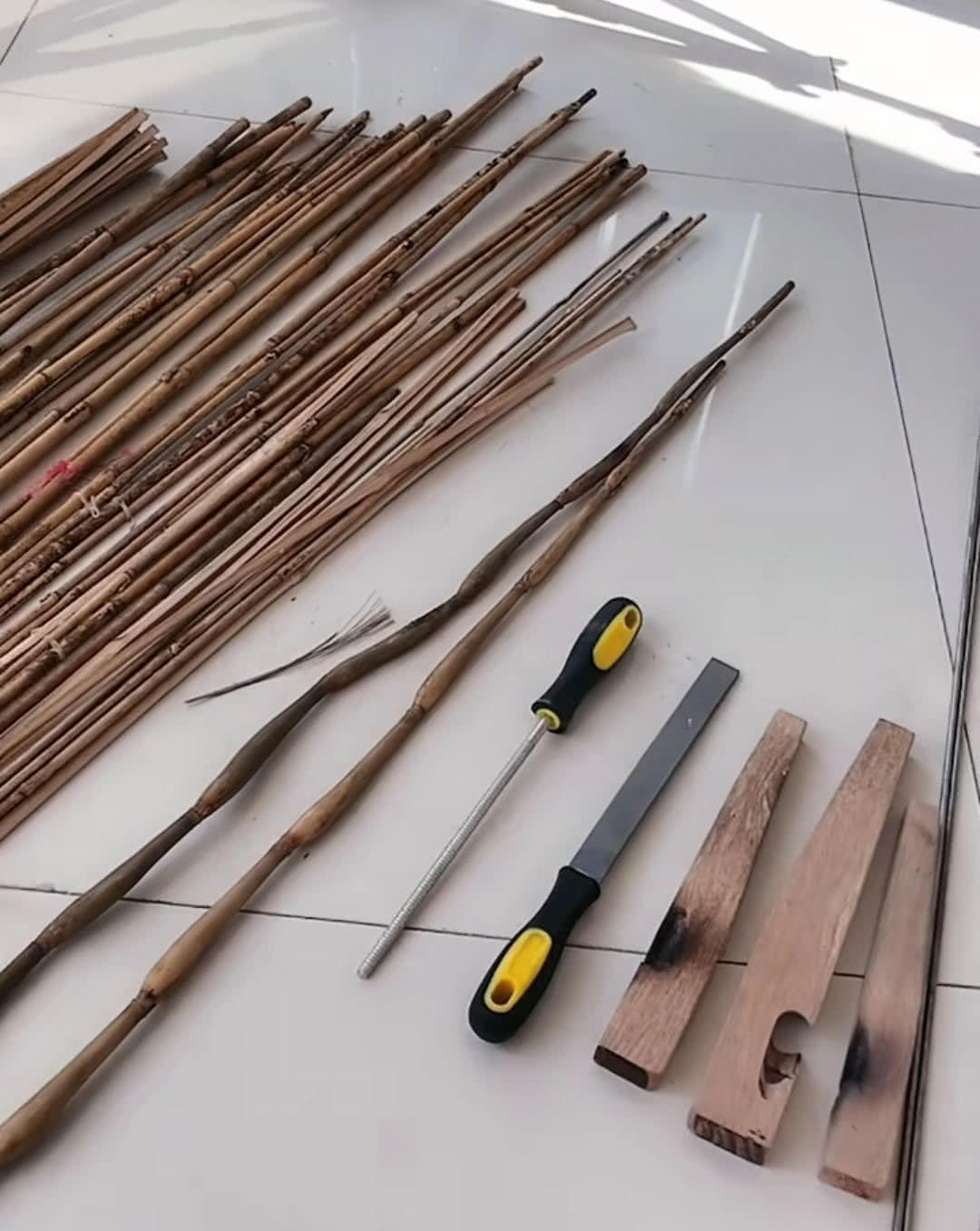 自己动手制作竹竿钓鱼,如何制作简易竹竿钓鱼