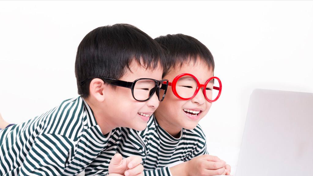 孩子在学校打闹门牙磕损如何解决,孩子在学校碰掉门牙学校没责任吗