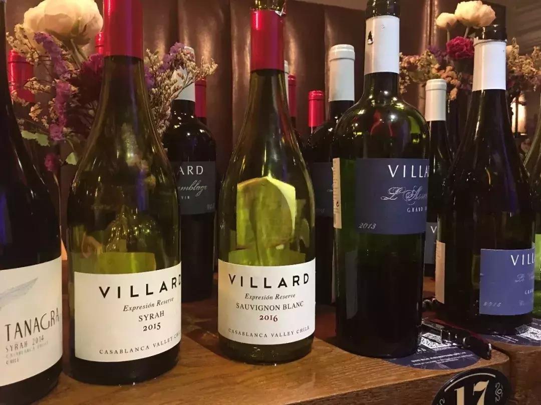 为你集齐了代表爱情的葡萄酒，2019要爱得长长久久