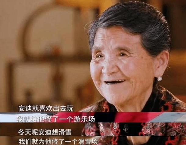 黄圣依小儿子过生日，一家四口齐出镜，哥哥成熟稳重弟弟乖巧可爱