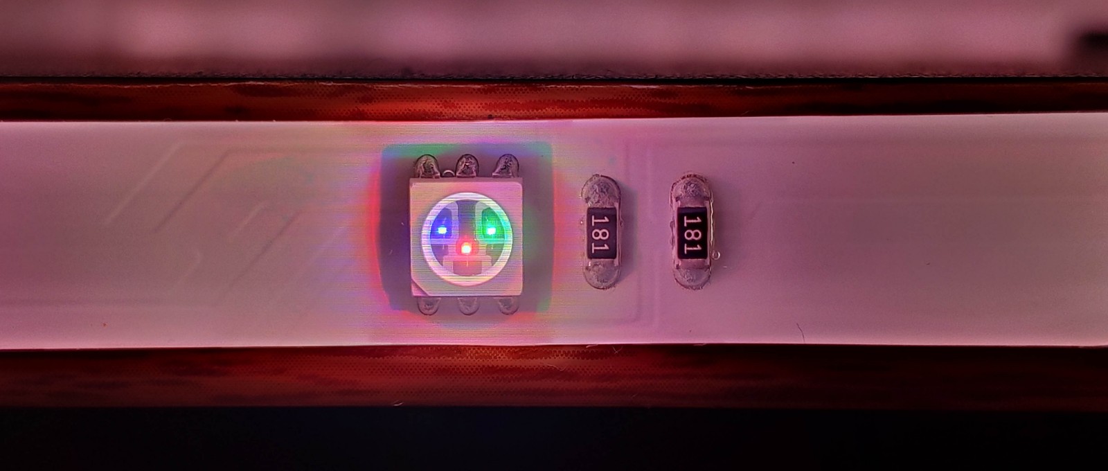 ledrgb灯带效果展示,yeelight智能彩光灯带和泛影灯带