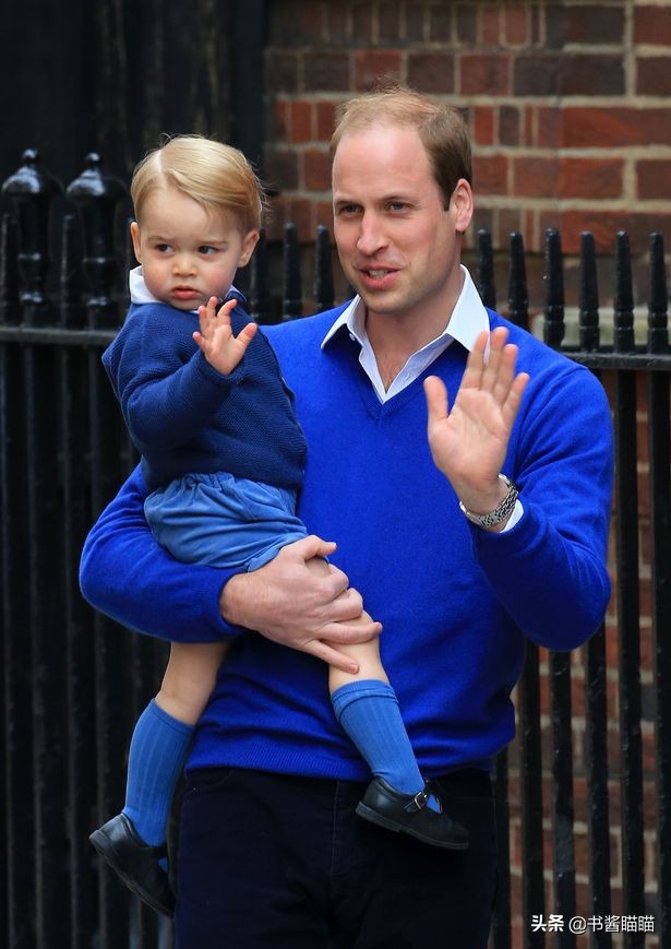 阿奇小时候就被主人抛弃,阿奇小时候生气