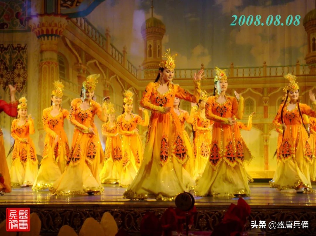 乌鲁木齐二道桥大巴扎民族风情,乌市二道桥国际大巴扎开街仪式