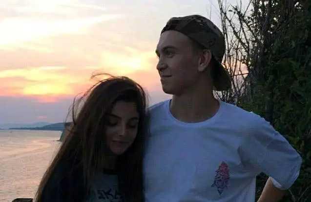 怎样辨别女生是否暗恋你,怎样判断女生撩还是追