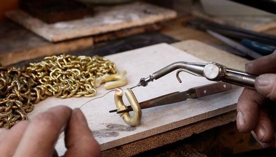 奢侈品包包生产过程,仿制奢侈品牌包包