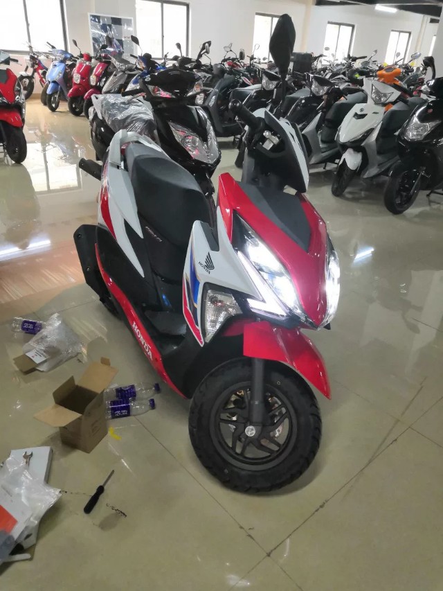 本田裂行125加95号油好还是92的好,新大洲本田裂行125对比豪爵usr125