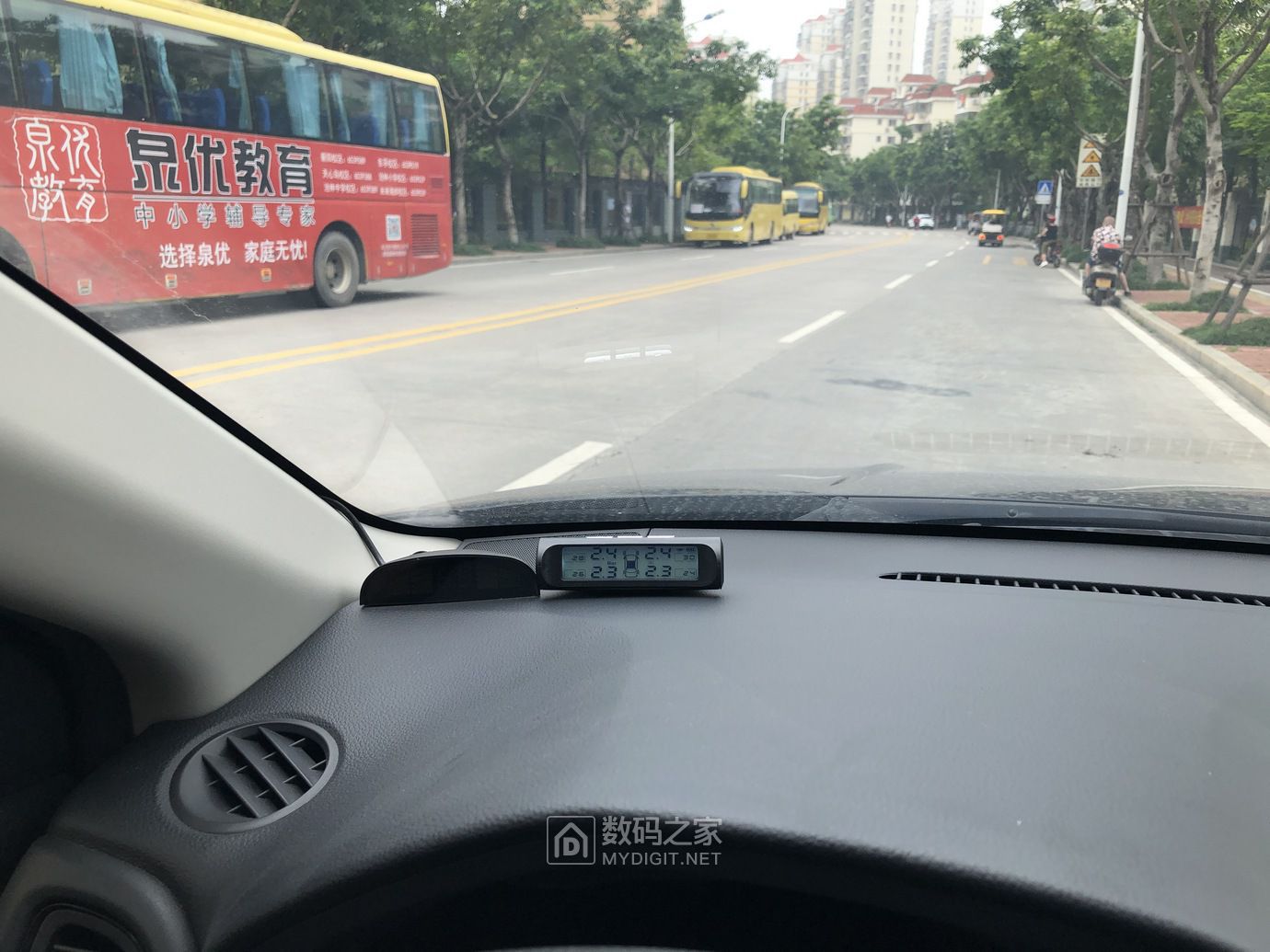 太阳能胎压监测器拆机,太阳能两用进口胎压监测器