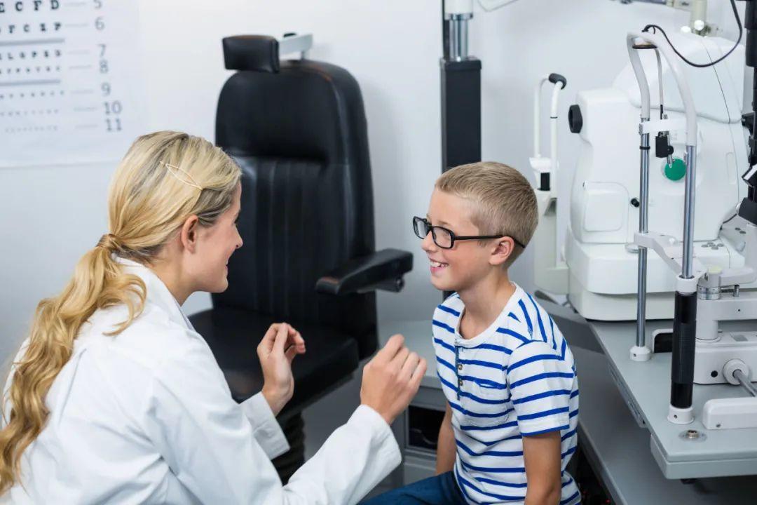 网上配学生近视眼镜哪家比较好,医院验的光可以直接网上配眼镜吗