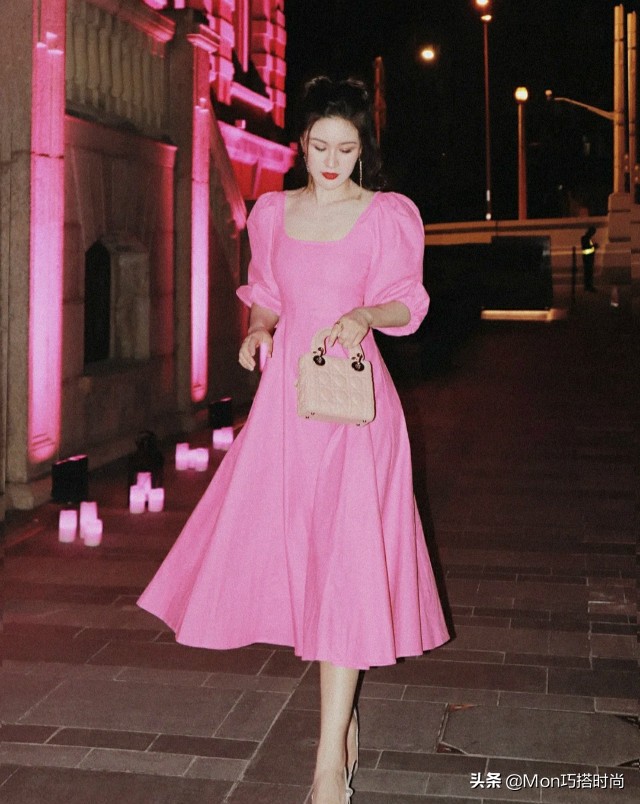 微胖女生的“藏肉法则”来了，瞧她！120没身材，穿衣却有女神范