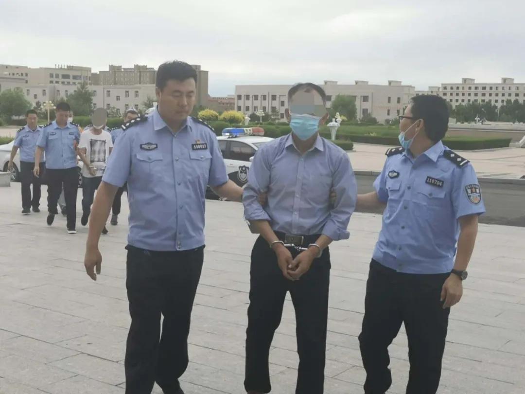 嚣张男子抢劫遇硬茬,嚣张男子诈骗十万